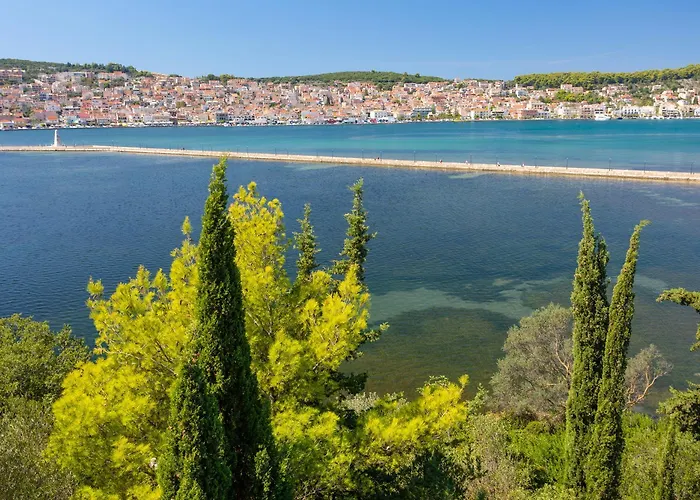 Penelope Sea View